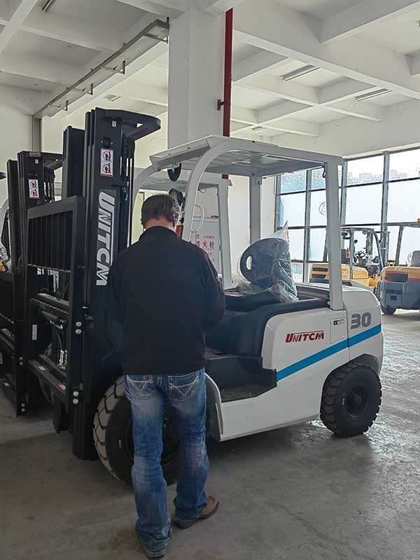 UNITCM 3 ton forklift