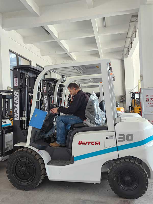 UNITCM 3 ton diesel forklift