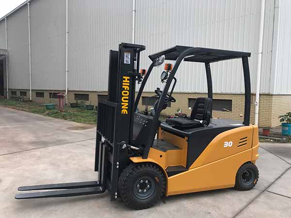 What are the advantages of electric hydraulic forklifts in use