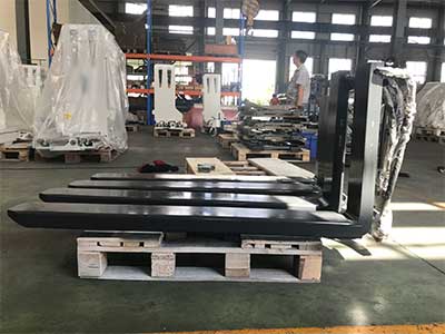 How to Choose Forks for Your Forklift?