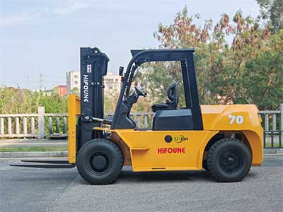Is It Time to Replace Your Diesel Truck with a 7-Ton Electric Counterbalance Forklift?