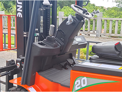 What's new with the HIFOUNE 2-ton three-wheel lithium forklift?