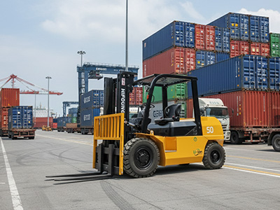 Maximize Your Container ROI: Can Specialized Forklifts Solve the 