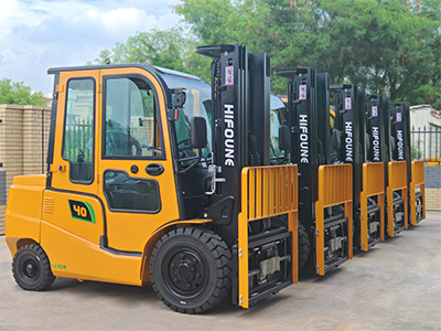 how long do electric forklift batteries last​？