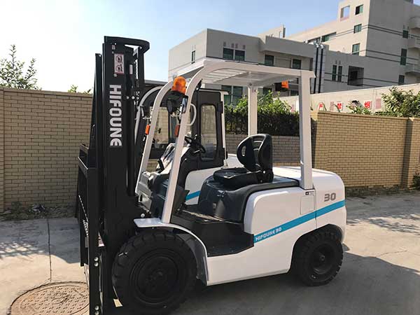 How to choose the model and configuration of diesel forklift