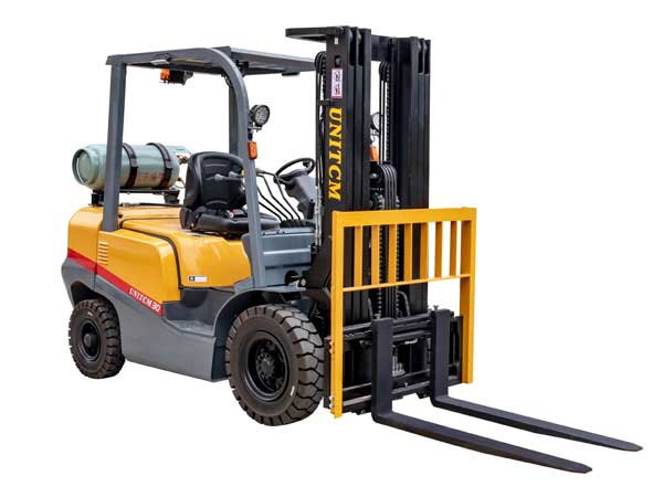 What are the characteristics of internal combustion forklifts