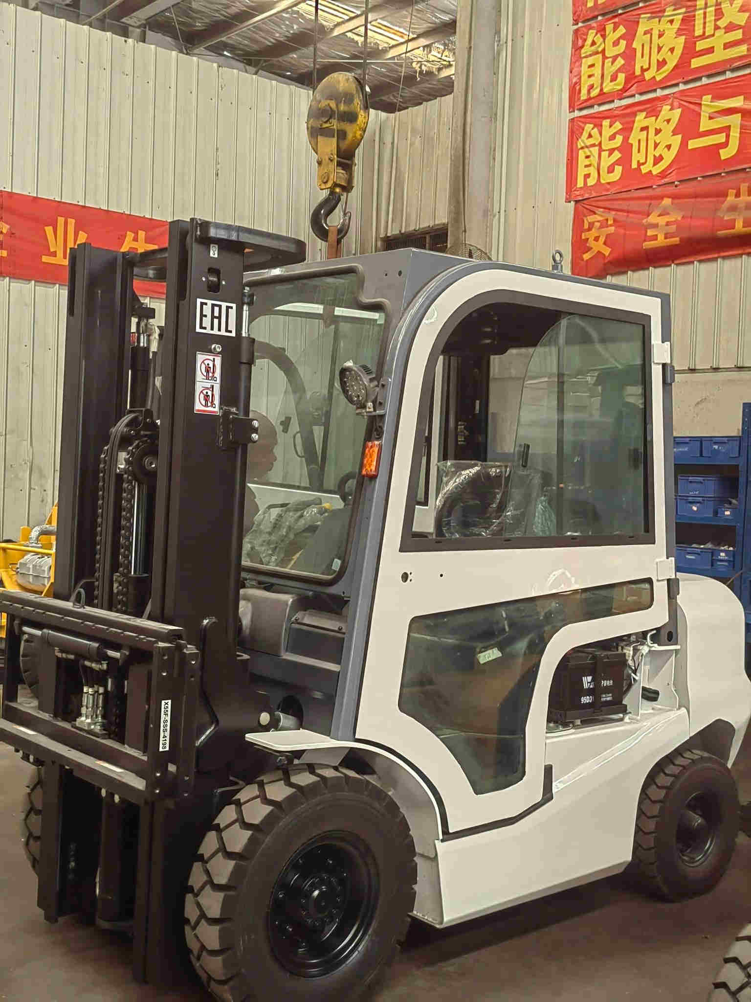 Differences between lead-acid and lithium electric forklifts