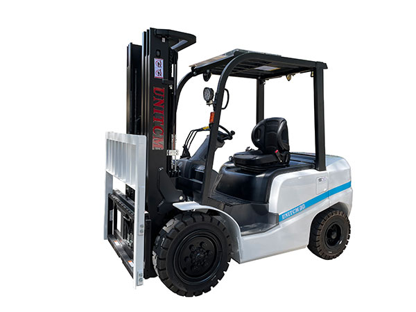 What causes the steering wheel of a forklift to be unstable