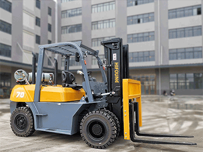 WHY USE SOLID TIRES FOR FORKLIFTS?