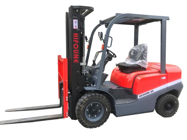 Hifoune forklift shipped to Spain for the first time