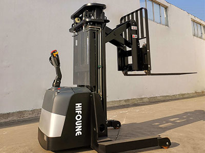 Advantages of double scissor forklifts