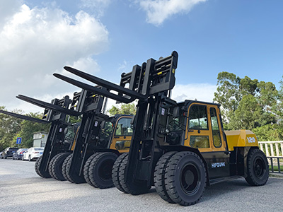 Preparing to Load a Truck with a HIFOUNE 10-Ton Forklift